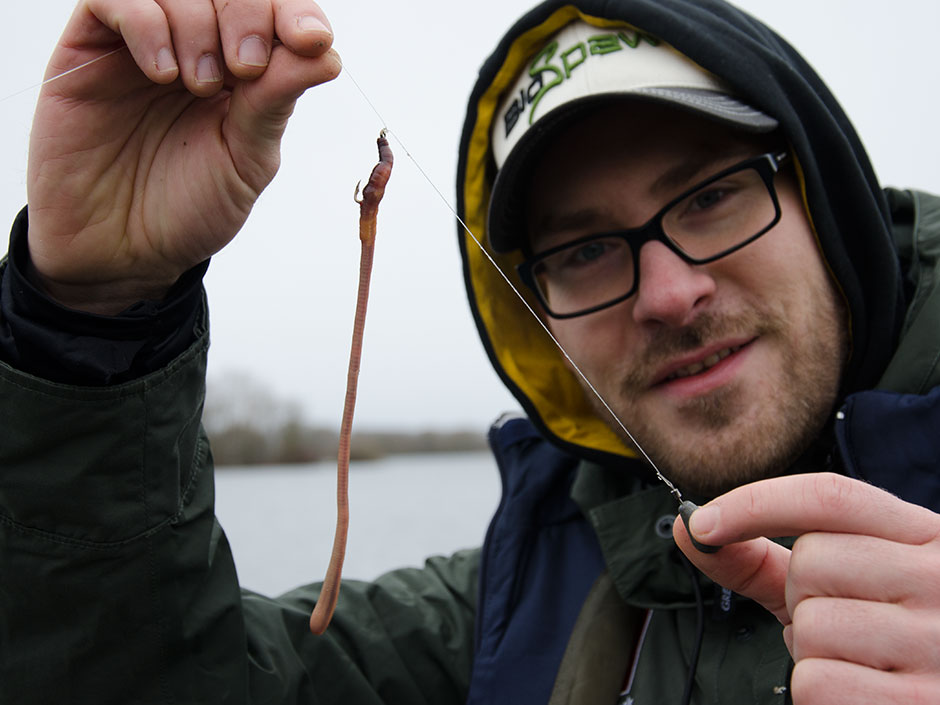 Drop-Shot-im-Winter-mit-Wurm