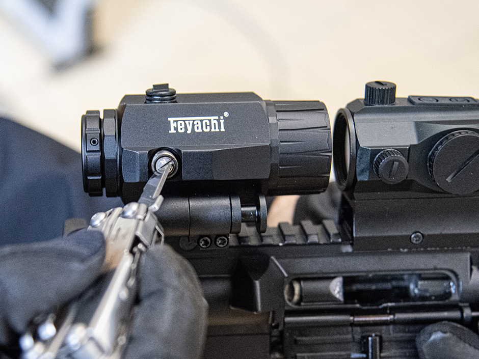 Feyachi-Red-Dot-Magnifier