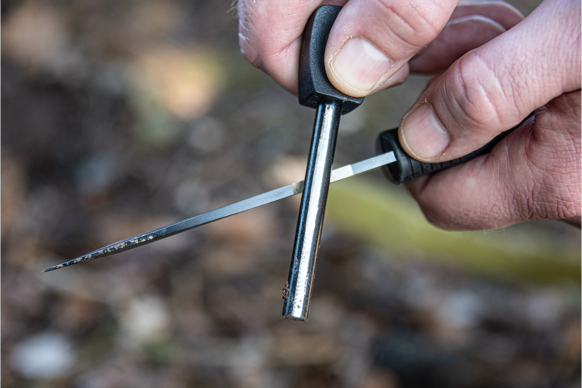 Feuerstahl-mit-Messer