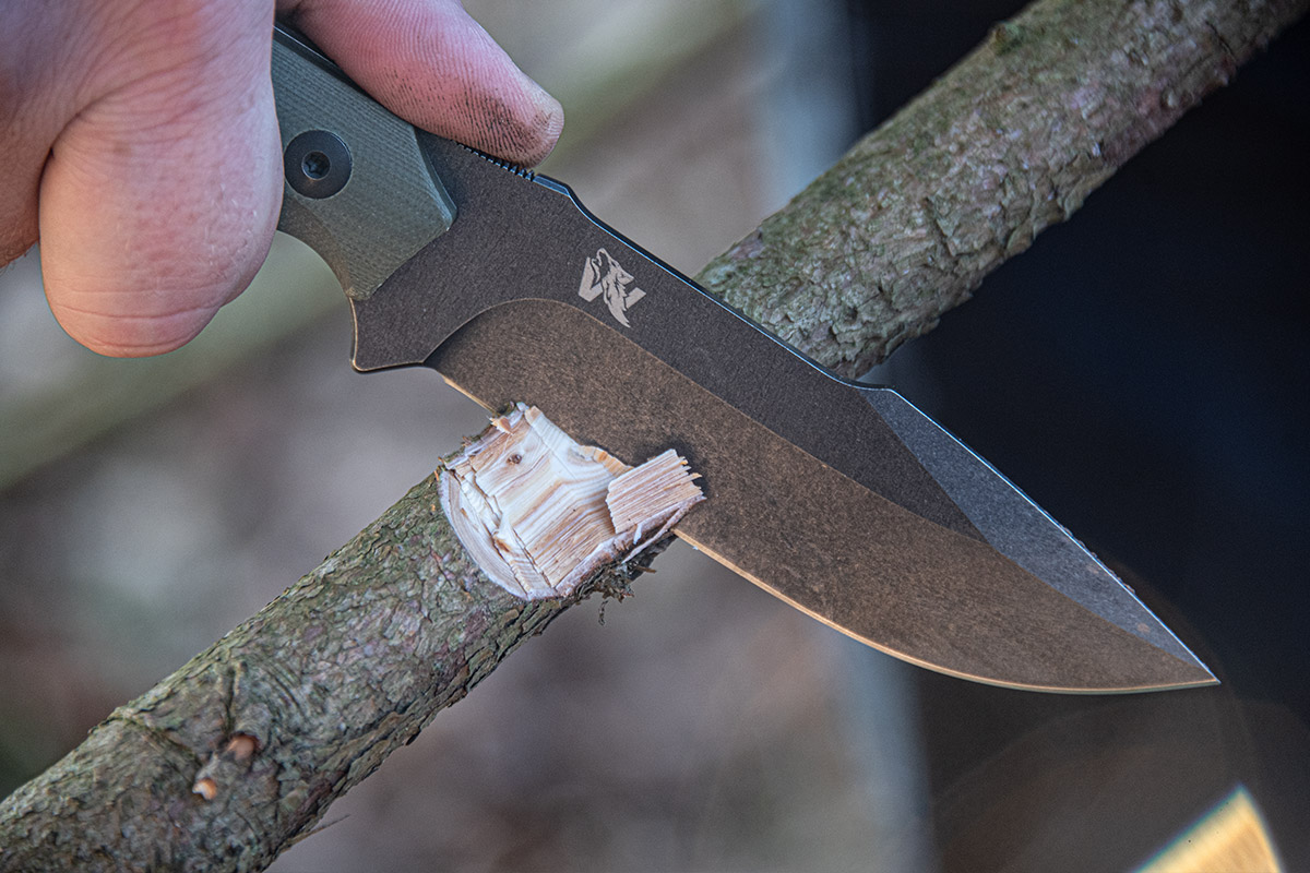 Holz-Hacken-mit-Messer