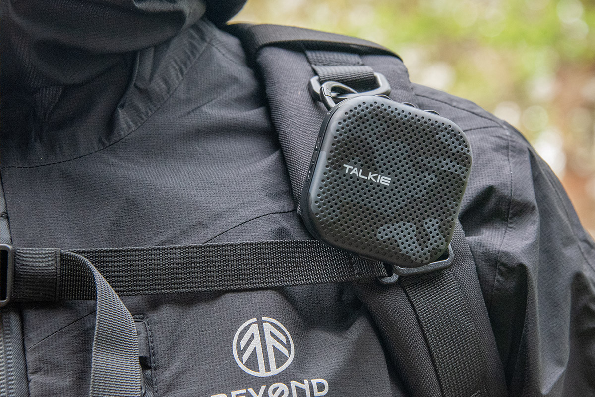 Sena-Talkie-Karabiner-Befestigung