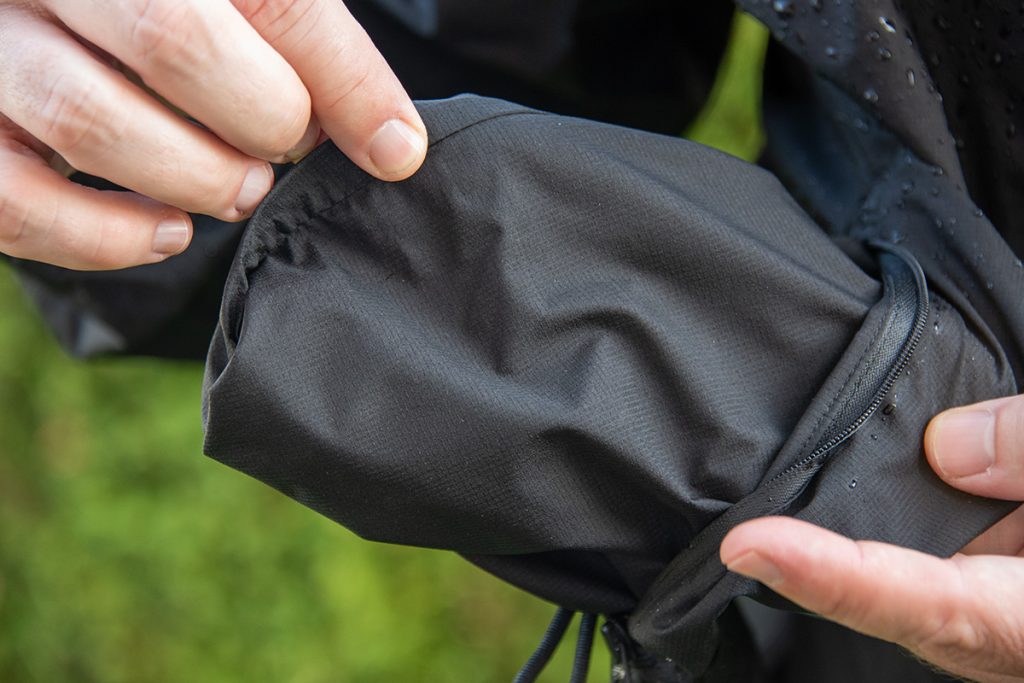 Beyond-Nordic-Wasser-Test-Taschen-Innen