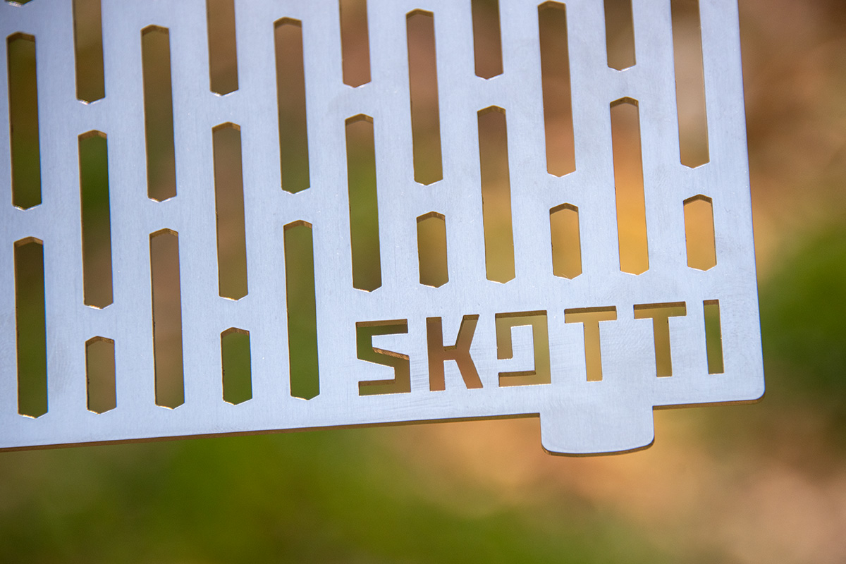SKOTTI-2.0-Grillrost-mit-Logo