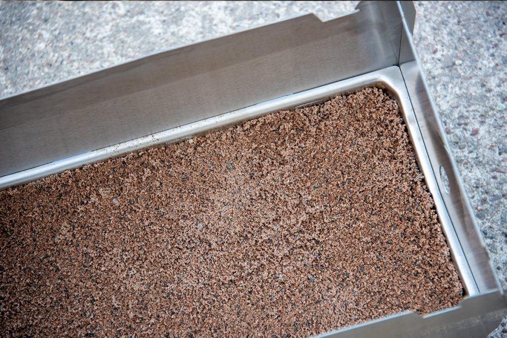 SKOTTI-Grill-2.0-mit-Sand
